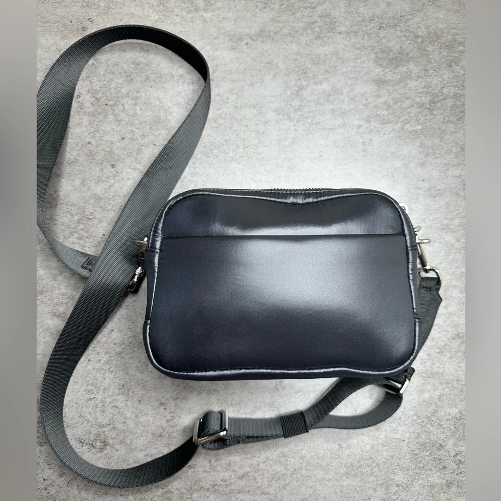 lululemon Everywhere Wunder Puff Crossbody Bag 2L – Black - Picture 2 of 10